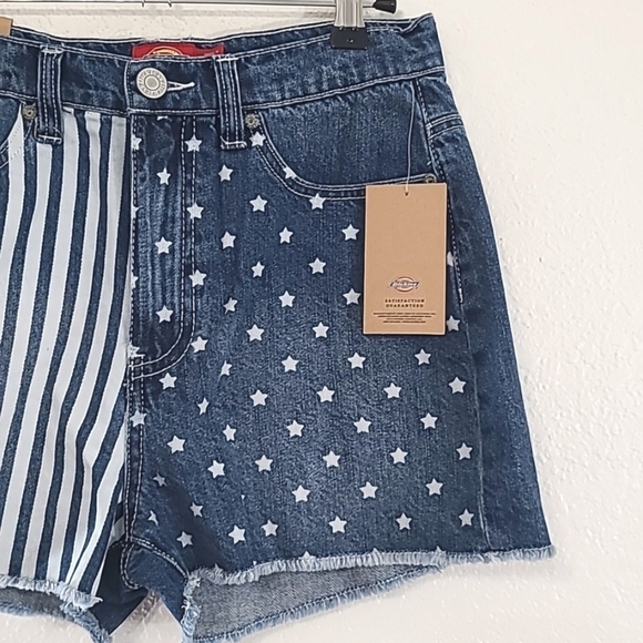 *NWT* DICKIES Stars & Stripes Print 5-Pocket Shorts, size 3/26 - Picture 2 of 6